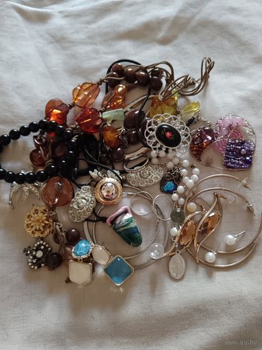 Лот бижутерии