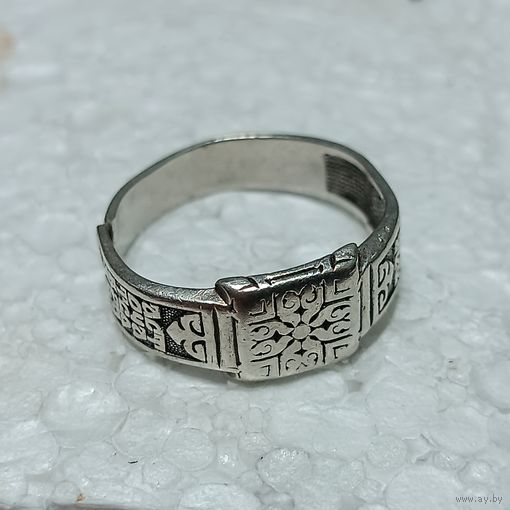 Перстень серебряный, на реставрацию. 3,65 г, 20 р-р, клейма.