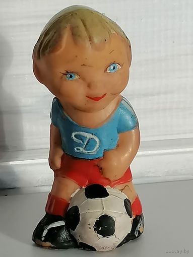 Игрушка СССР. Мальчик футболист. Динамо. Минская ф-ка.