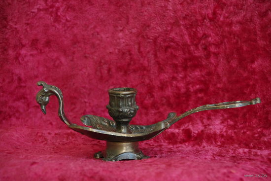 Подсвечник шпиатр под бронзу   (высота 8 см , длинна 22 см , ширина 9,5 см )