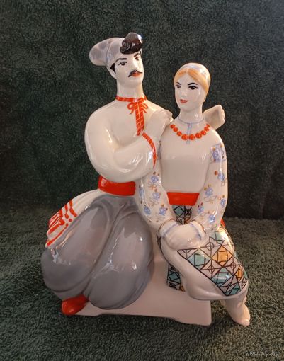 Фарфоровая статуэтка "Намисто" ("Бусы"), Киев, КЭКХЗ