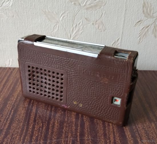 Радиоприёмник "Кварц-401" (СССР, 70-е)
