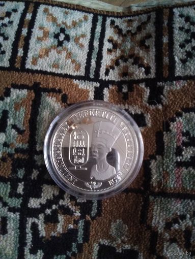 СУВЕНИРНАЯ МОНЕТА НЕФЕРТИТИ