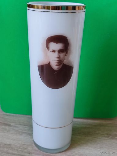 Ваза молочное стекло, портрет
