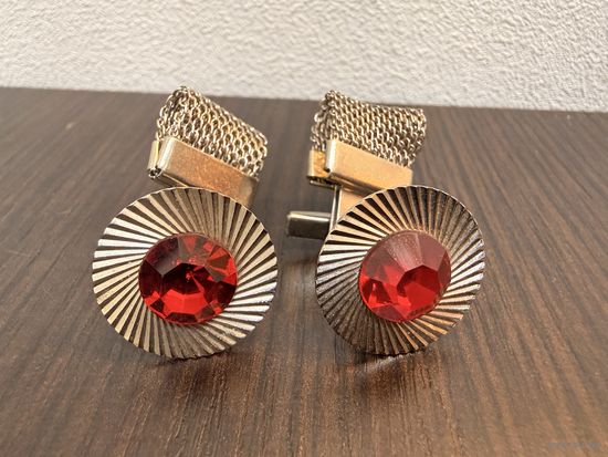 Винтажные запонки с красными кристаллами времен СССР.