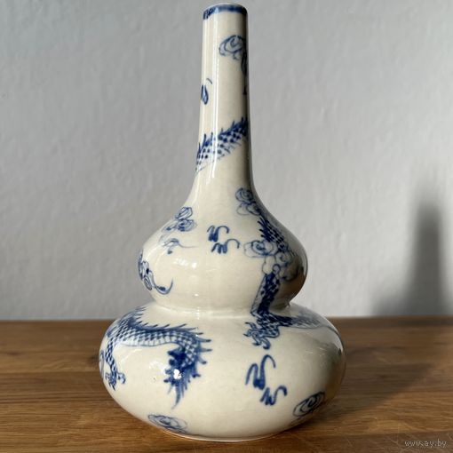 Ваза фарфор китай винтаж 16х10см солифлер для одного цветка