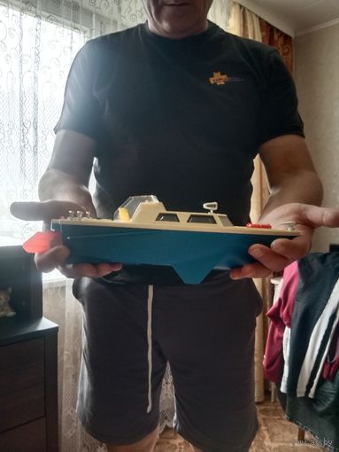 Игрушка электромеханическая Катер "Отдых" на подводных крыльях СССР 1984 г.