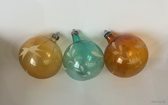 Елочные игрушки шар СССР цена за все К.15