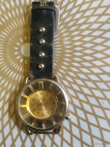 Часы наручные с ремешком BEST . В ремонт,коллекцию,на запчасти. Состояние на скане.