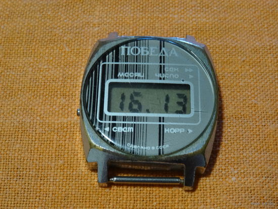 Часы  "Электроника 29351А" , "Победа". Завод ЗиМ, редкие , на ходу