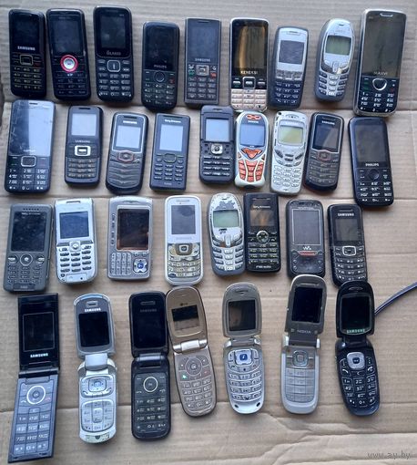 Мобильные телефоны кнопочные 33 штуки