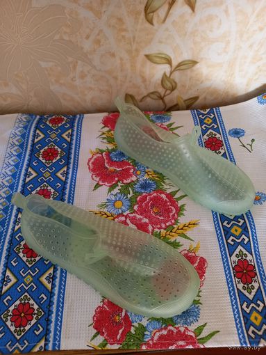 Тапки новые пластмассовые для бассейна, бани, пляжа... прозрачные  Размер 35-36 (22,5 - 23).