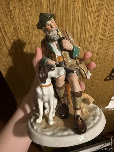 Охотник с собакой  фарфор