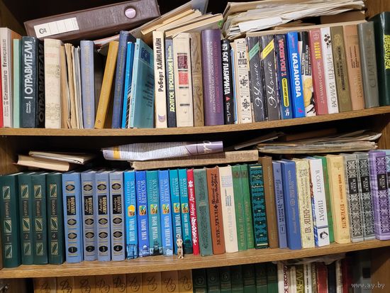 Книги оптом с этих 2-х полок