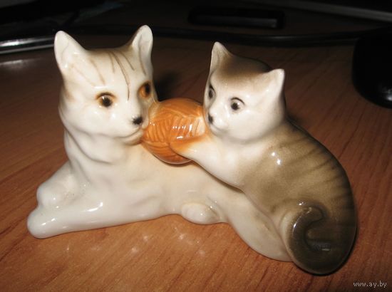 Кошка с котенком