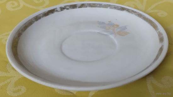 Блюдце эпохи СССР. Синельниковский фарфоровый завод, 1966-1976