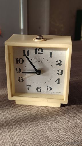 Часы будильник Севани, 200 лотов с 1 рубля,5 дней!