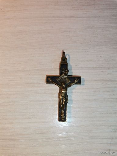 Латунный крестик, размер 5*2.7 см.