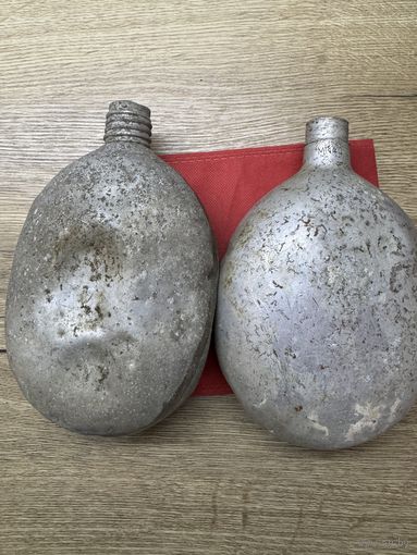 Фляги .цена за две.