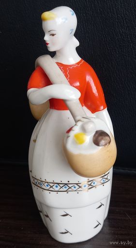 Девушка с коромыслом ( девушка с грибами )