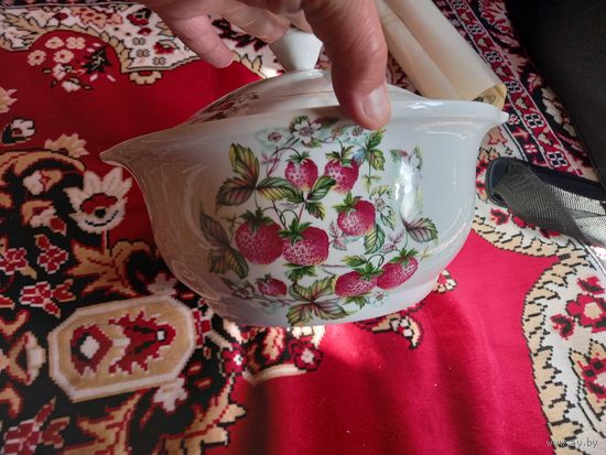 Супница фарфоровая Земляника Минск МФЗ  СССР