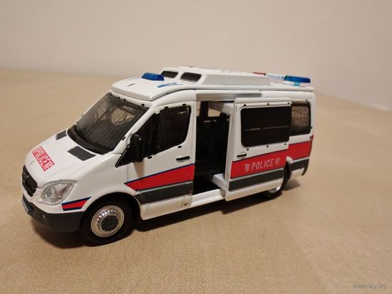 TINY 1/76 Mercedes-Benz Sprinter Police AM9843