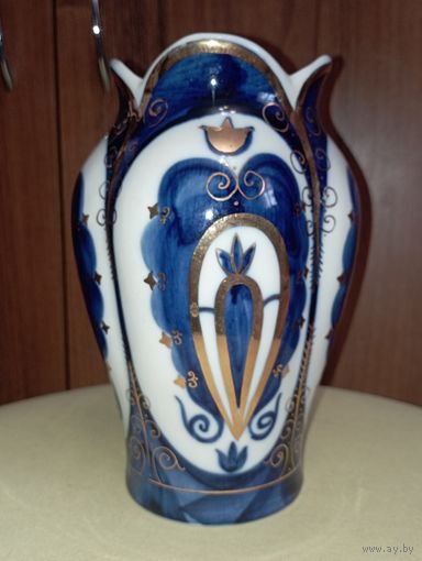 Фарфоровая ваза СССР. ЛФЗ. 18 см.