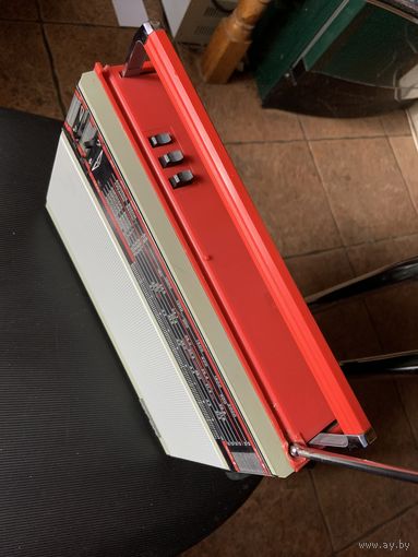 РАРИТЕТ  "ВЭФ-214" в отличном сохране! Именно эта расцветка в основном шла на экспорт! Относился к радиоприёмникам 2-й группы сложности.