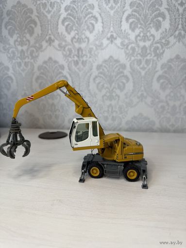 Модель экскаватора-перегрузчика NZG