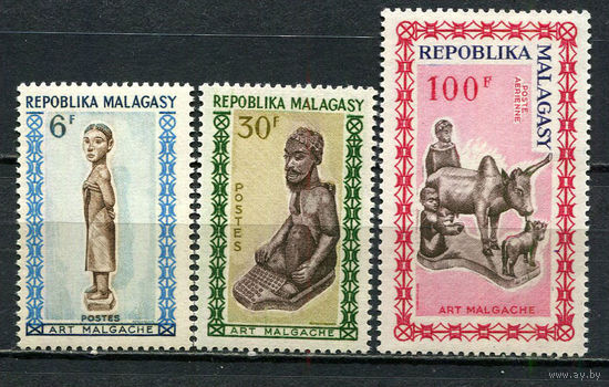 Малагасийская республика - 1964 - Местные ремесла. Резьба по дереву - [Mi. 523-525] - полная серия - 3 марки. MNH.  (Лот 47HY)-TG3P47