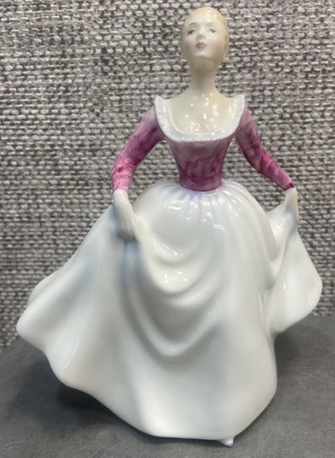 Фарфоровая статуэтка Royal Doulton Лиза 1989 год. Англия. Высота 19 см.