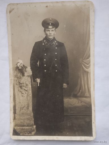 Фотография старинная служащий.