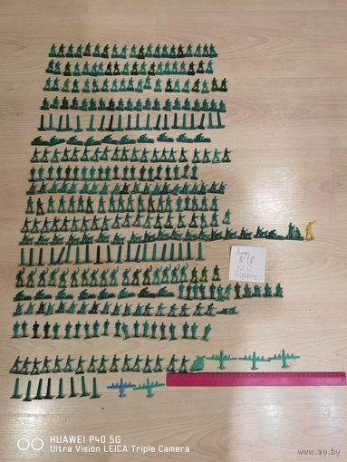 Большой лот солдатиков  СССР 360 бойцов лот номер 18 трёхдневный аукцион