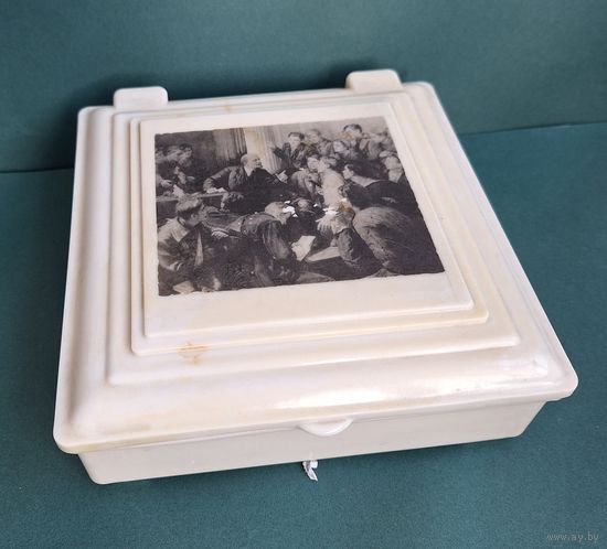 Шкатулка, пластик, Ленин среди делегатов .