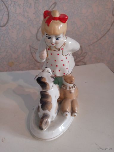 Статуэтка фарфоровая ''А, ну-ка, отними'' 1956 г.