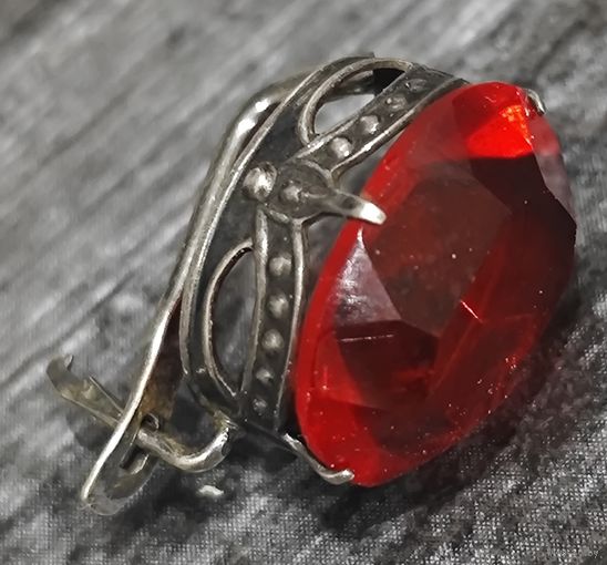 Серьга одиночка. СССР. Серебро 875*. Клеймо "ОФК" (Красносельская ювелирная фабрика) Корунд. 3.45 грамм