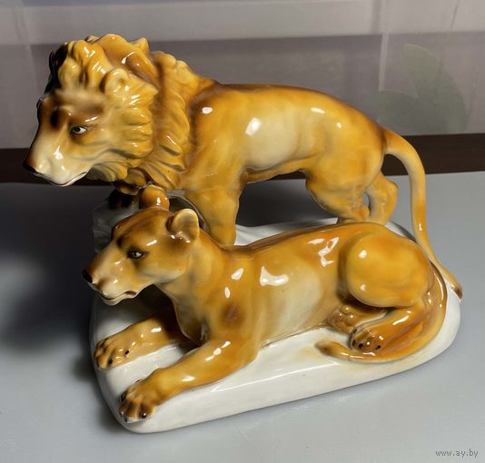 Фарфоровая немецкая статуя ЛЕВ И ЛЬВИЦА