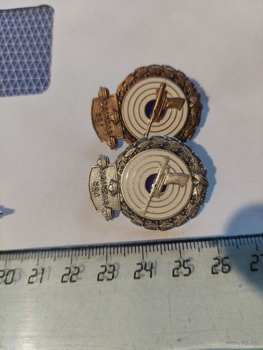 Значок стрельба из пистолета