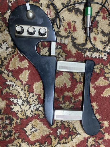 Темброблок от советской гитары.