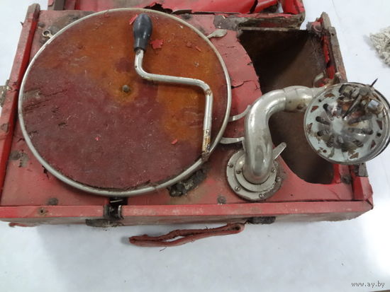 Патефон (то, что от него осталось).