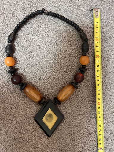 Старые крупные бусы