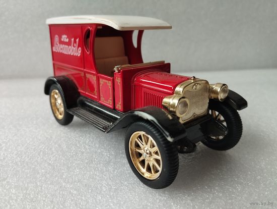 Модель ретро- Автомобиль Locomobile