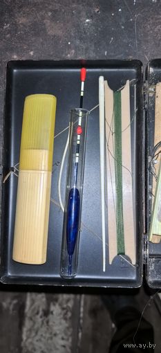 Металлическая коробка с рыболовными принадлежностями СССР