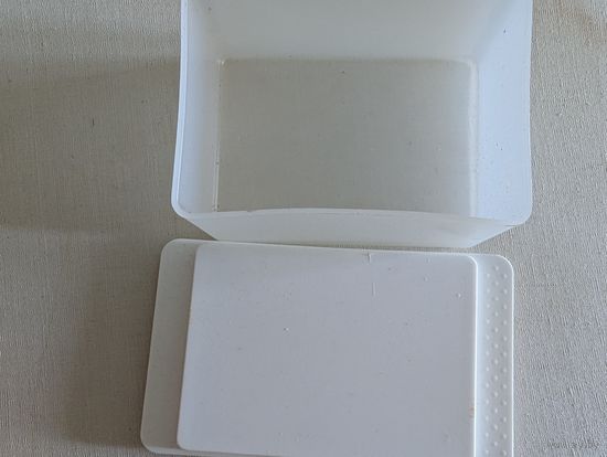 Масленка пластмассовая