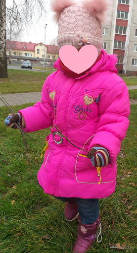 Куртка розовая с мехом на 4-6лет с капюшоном, б.у