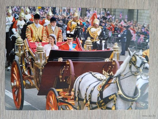 Этнография. Лондон. Герцог и герцогиня Кембриджские возвращаются из Вестминстерского аббатства