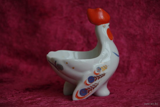 Статуэтка - солонка " Петушок "   ЗХК Полонне    целая (  высота 12 см , длинна 10 см )