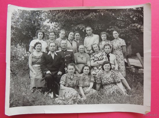 Фото "Коллектив Фрунзенской санэпидем станции г.Минска", 1957 г. (22*16 см)