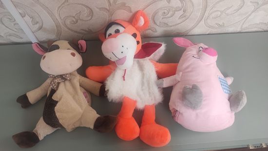 Рюкзаки-игрушки детские, по 2-3 штуки каждого. Цена за 1 шт по 20,00 Цена за 3 шт. 50,00 Тигр 44 см высота, Свинка 33 см высота, коровка 33 см высота.