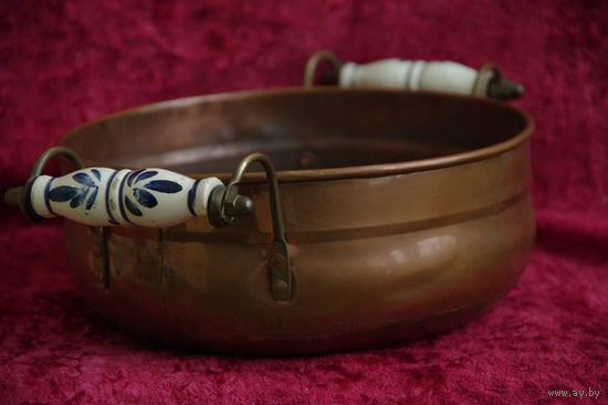 Кашпо  медное  ( диаметр 20,5 см , ширина 29 см , высота 9,5 см )